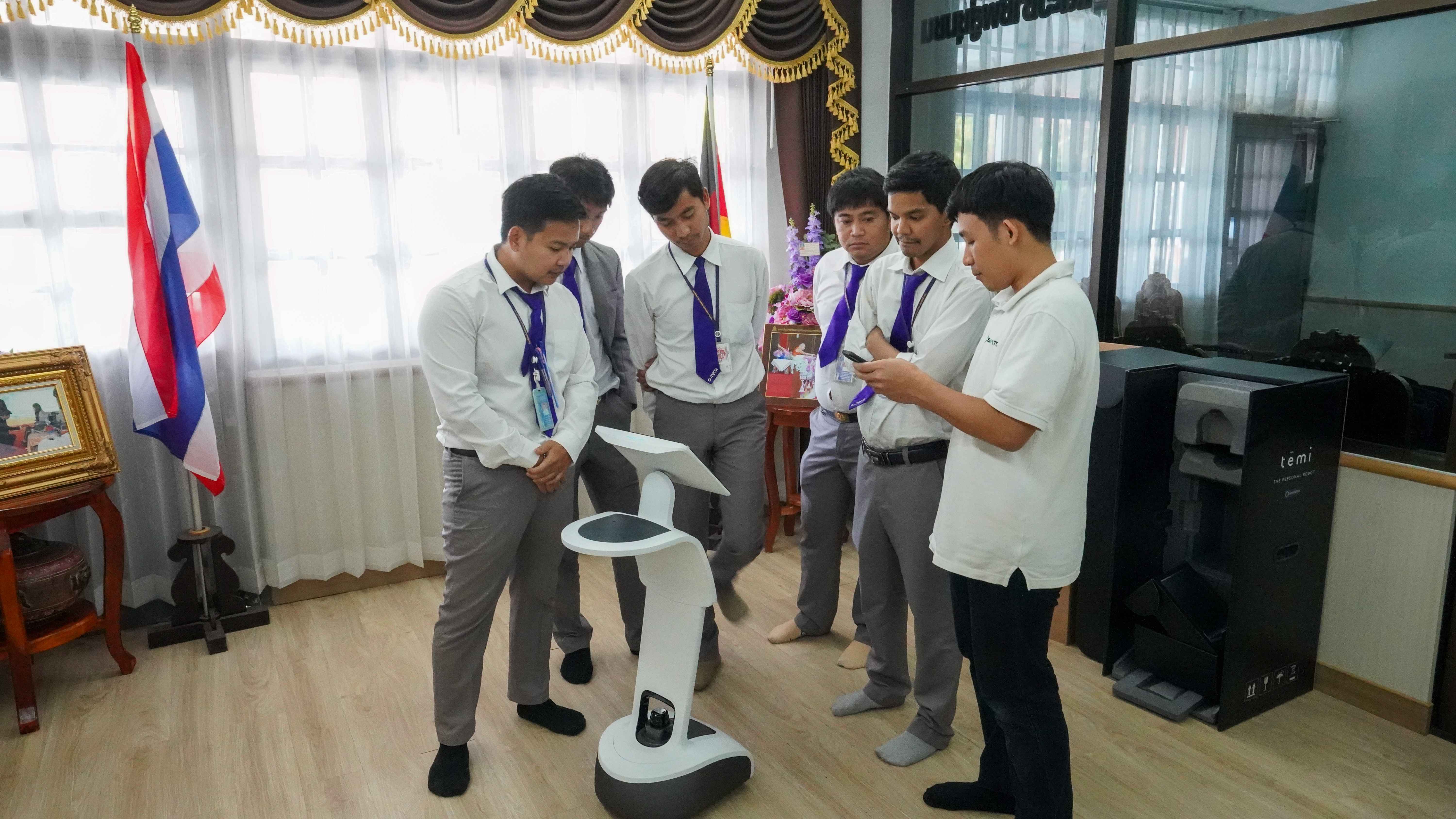 Robots are used in education at all levels, primary, secondary, college, vocational certificate - vocational certificate, university.